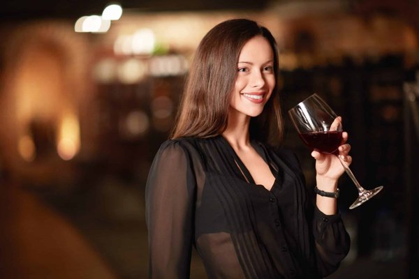 Quelles options pour proposer des soirées de dégustation de desserts et vins dans un restaurant élégant?